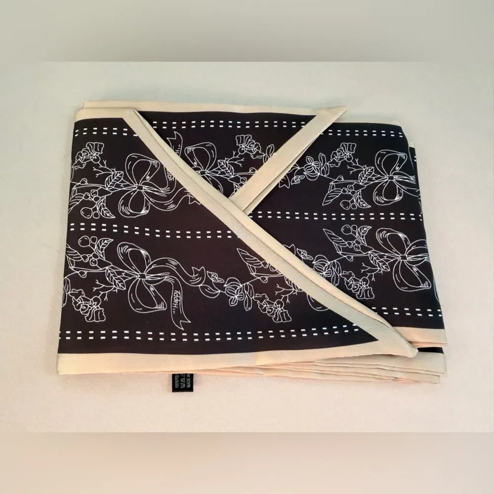 Elegant Black and Tan Scarf M650